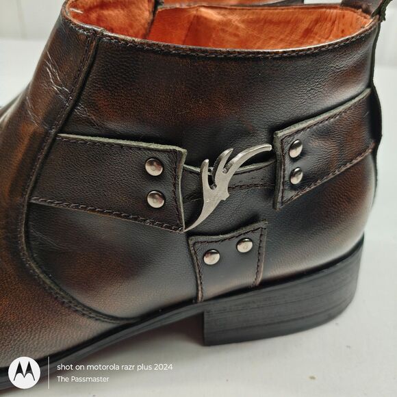 Men's Robert Wayne Zip-Up Distressed Buckle Emblem Dagger Boots US Size 10 - Picture 15 of 15